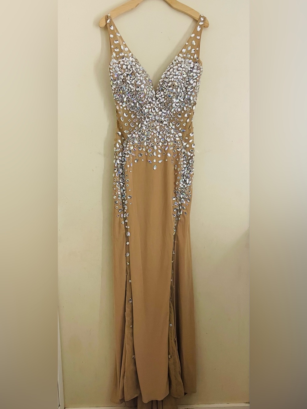 Mac Duggal Nude Champagne Crystal Evening Gown Size 4 Formal Dress Prom